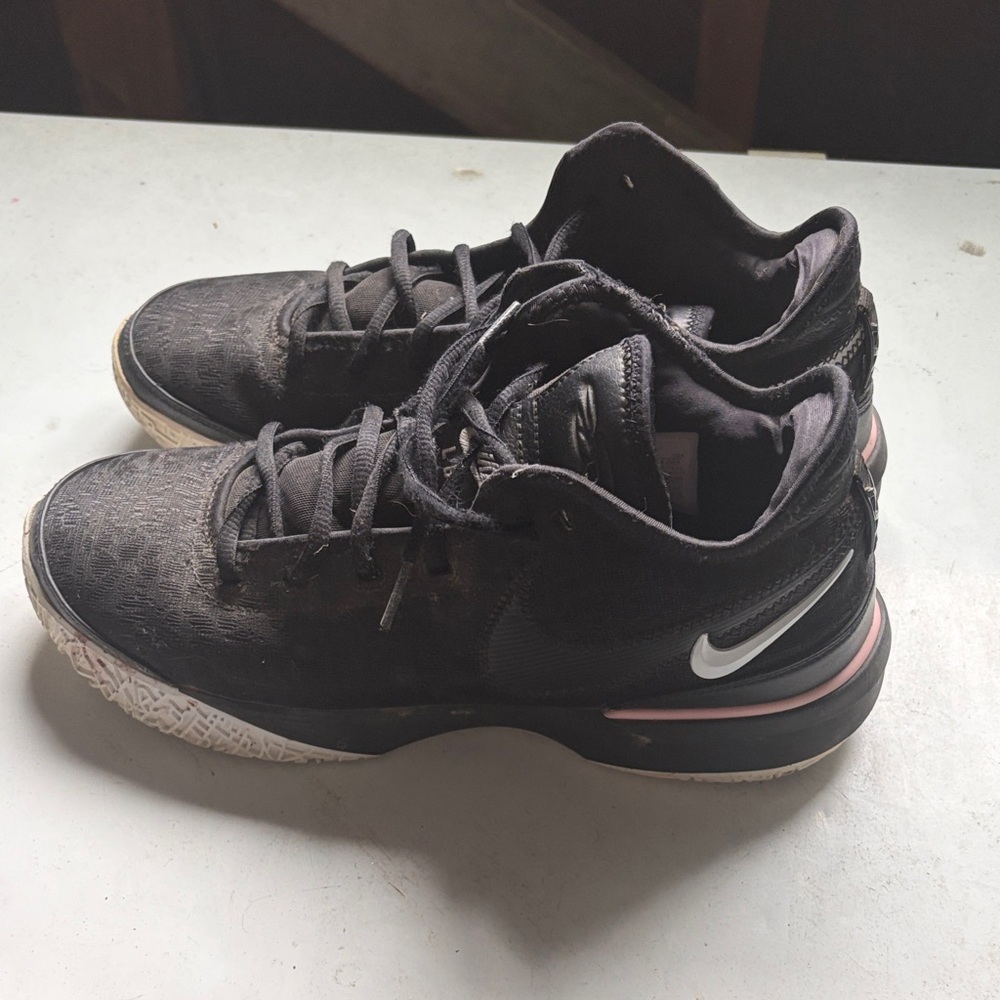 Nike mens Black and Pink Athletic Shoes